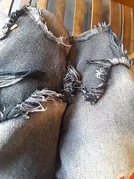 Snapshot of maian_love chatting on December 3, 2:19 am maian love online show from December 3, 2:19 am