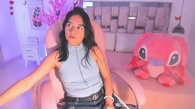 isabella castillo  online show from March 12, 9:54 pm