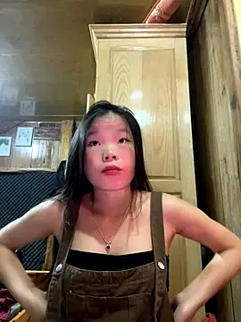 Snapshot of Heni-a chatting on December 3, 9:40 am Heni-a online show from December 3, 9:40 am