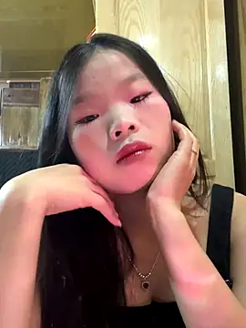 Snapshot of Heni-a chatting on December 5, 6:33 am Heni-a online show from December 5, 6:33 am