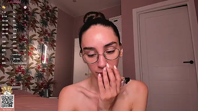 Elizwise online show from July 22, 1:19 am