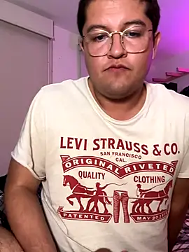 Snapshot of bready272 chatting on December 3, 5:37 am bready272 online show from December 3, 5:37 am