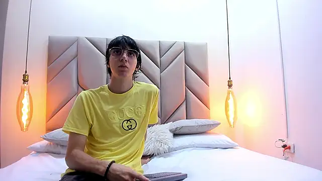 Snapshot of JeffBellfort chatting on December 13, 8:04 pm JeffBellfort online show from December 13, 8:04 pm