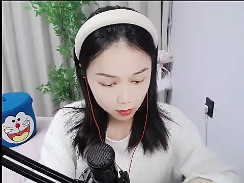 Snapshot of mili923 chatting on December 14, 1:38 pm mili923 online show from December 14, 1:38 pm