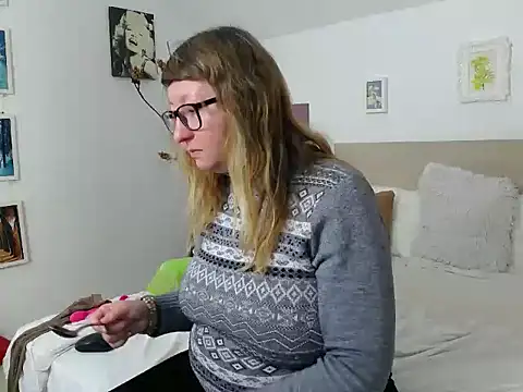 Snapshot of OlgaPavlova chatting on April 9, 12:43 pm OlgaPavlova online show from April 9, 12:43 pm