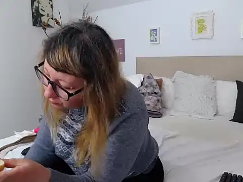Snapshot of OlgaPavlova chatting on April 15, 11:39 am OlgaPavlova online show from April 15, 11:39 am