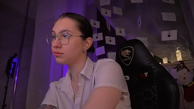 hi evie online show from December 21, 1:29 pm