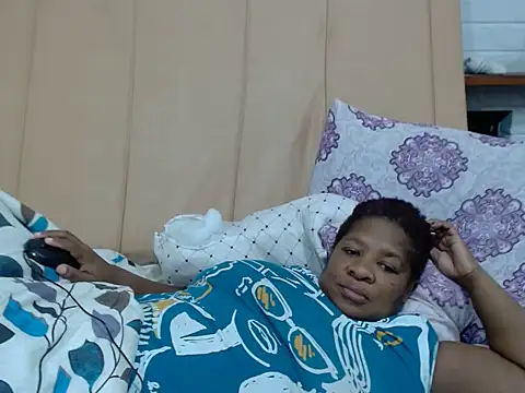 Snapshot of AfricanQueenxx25 chatting on December 14, 2:00 pm AfricanQueenxx25 online show from December 14, 2:00 pm
