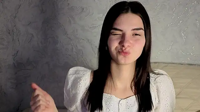 Snapshot of Laura_Sunday chatting on March 10, 12:32 pm Laura Sunday online show from March 10, 12:32 pm