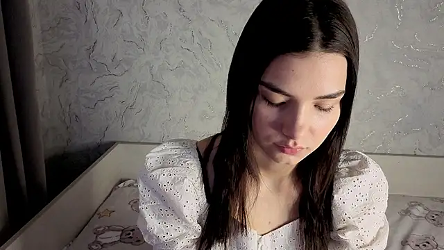 Snapshot of Laura_Sunday chatting on March 18, 12:30 pm Laura Sunday online show from March 18, 12:30 pm