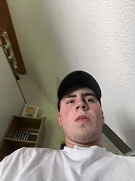 Snapshot of hannes256102 chatting on May 22, 1:39 pm hannes256102 online show from May 22, 1:39 pm