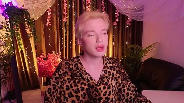 Kristenegor online show from February 6, 5:05 pm