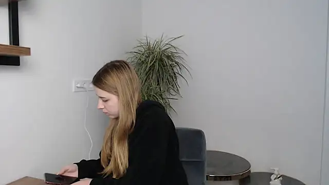 SweetBellaa  online show from December 17, 11:38 am