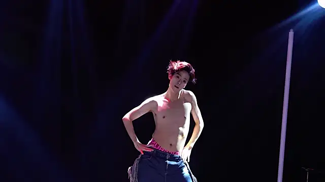 Snapshot of BOYgayHouse- chatting on December 14, 9:14 am BOYgayHouse- online show from December 14, 9:14 am