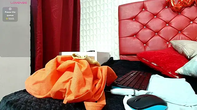 Elizabetth Roman online show from March 26, 8:47 pm