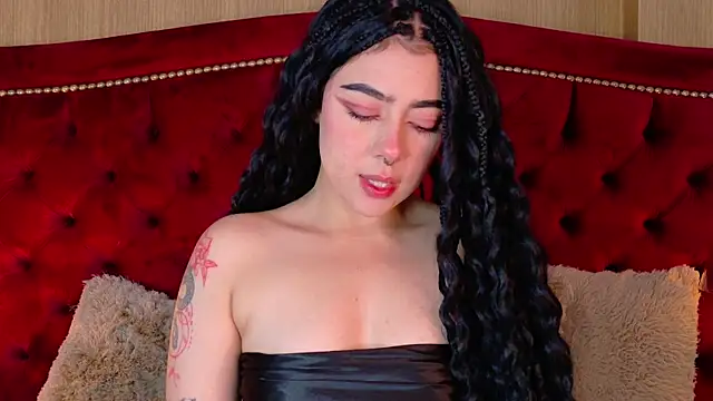 Snapshot of TaniaRedd_ chatting on December 14, 2:11 pm TaniaRedd online show from December 14, 2:11 pm