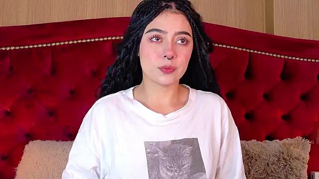 Snapshot of TaniaRedd_ chatting on December 15, 1:37 pm TaniaRedd online show from December 15, 1:37 pm