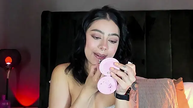 TaniaRedd  online show from March 7, 2:14 pm