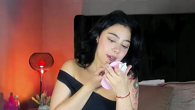 TaniaRedd  online show from March 9, 2:10 pm