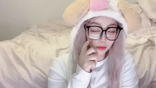 Snapshot of fayebabe chatting on December 15, 12:53 pm fayebabe online show from December 15, 12:53 pm