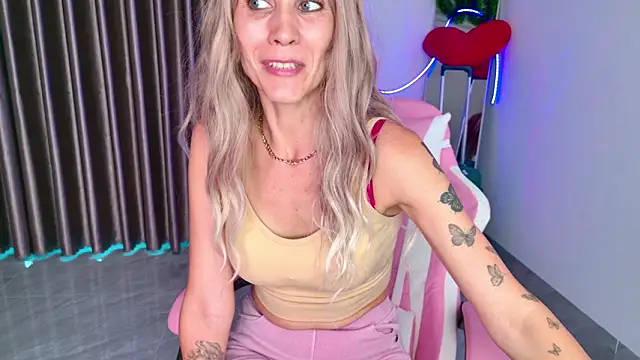 betty xoxoo online show from February 16, 10:44 am