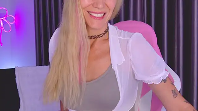 betty xoxoo online show from June 28, 9:37 am