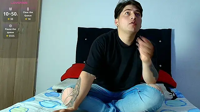 Snapshot of ethan__01 chatting on December 5, 5:42 pm ethan 01 online show from December 5, 5:42 pm