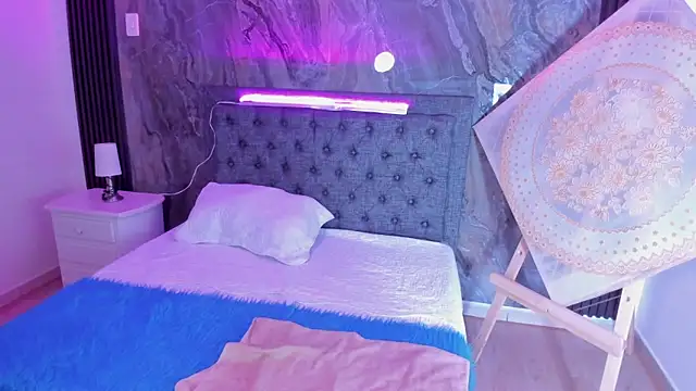 Alicee Stonee  online show from January 6, 7:28 pm