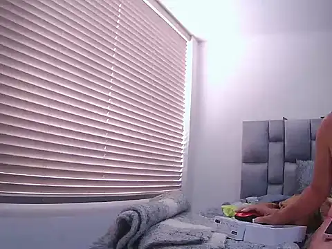 Snapshot of Fernanda_andrew chatting on April 7, 4:07 pm Fernanda andrew online show from April 7, 4:07 pm