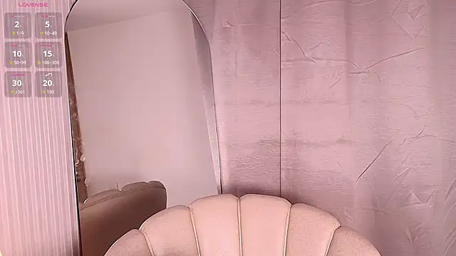Snapshot of Mia_mystic_ chatting on April 10, 10:42 am Mia mystic online show from April 10, 10:42 am