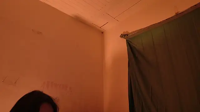 Snapshot of MoonLipsON- chatting on April 1, 5:08 am MoonLipsON- online show from April 1, 5:08 am