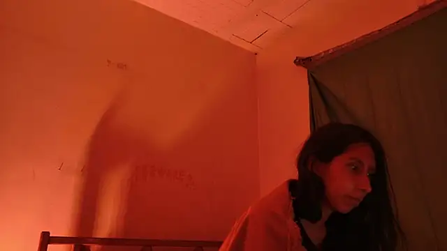 Snapshot of MoonLipsON- chatting on May 2, 11:10 pm MoonLipsON- online show from May 2, 11:10 pm