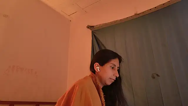 Snapshot of MoonLipsON- chatting on May 12, 11:46 pm MoonLipsON- online show from May 12, 11:46 pm