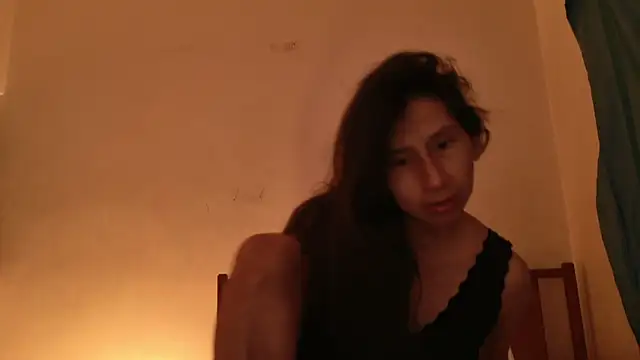 Snapshot of MoonLipsON- chatting on June 4, 6:52 am MoonLipsON- online show from June 4, 6:52 am