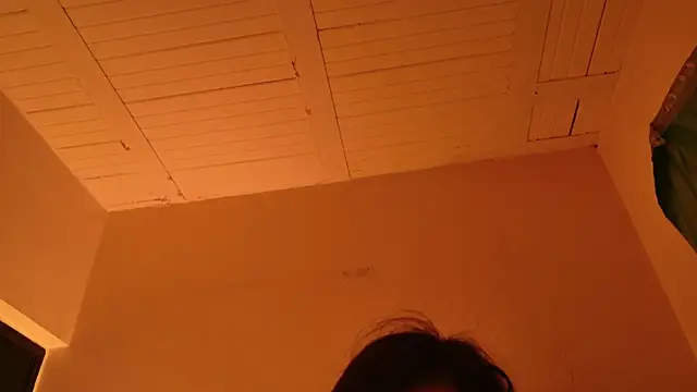 Snapshot of MoonLipsON- chatting on June 8, 5:52 am MoonLipsON- online show from June 8, 5:52 am