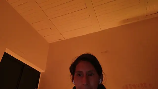Snapshot of MoonLipsON- chatting on June 11, 12:54 am MoonLipsON- online show from June 11, 12:54 am