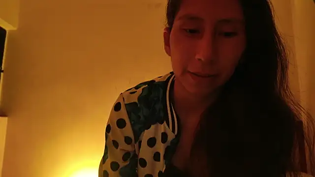 Snapshot of MoonLipsON- chatting on June 18, 2:01 am MoonLipsON- online show from June 18, 2:01 am