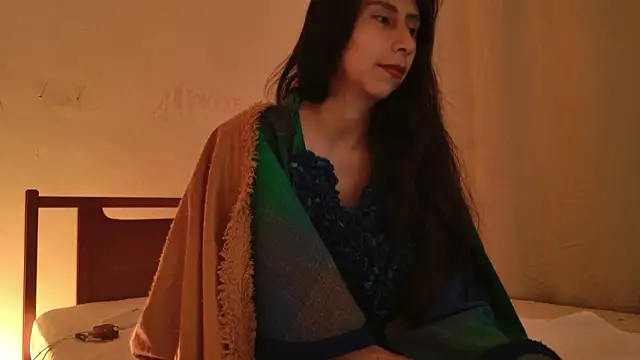 Snapshot of MoonLipsON- chatting on July 2, 3:23 am MoonLipsON- online show from July 2, 3:23 am