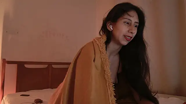 Snapshot of MoonLipsON- chatting on July 19, 4:49 am MoonLipsON- online show from July 19, 4:49 am