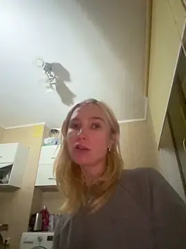 Snapshot of KisJeni chatting on December 15, 9:19 pm KisJeni online show from December 15, 9:19 pm