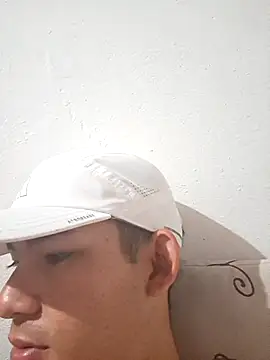 Snapshot of Andres_4907 chatting on December 16, 11:48 am Andres 4907 online show from December 16, 11:48 am