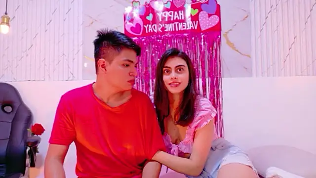 Snapshot of NatyAndAlex chatting on February 14, 10:39 pm NatyAndAlex online show from February 14, 10:39 pm