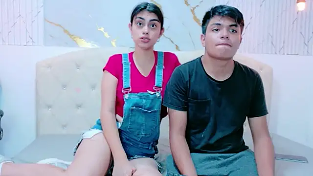 Snapshot of NatyAndAlex chatting on February 26, 8:19 pm NatyAndAlex online show from February 26, 8:19 pm