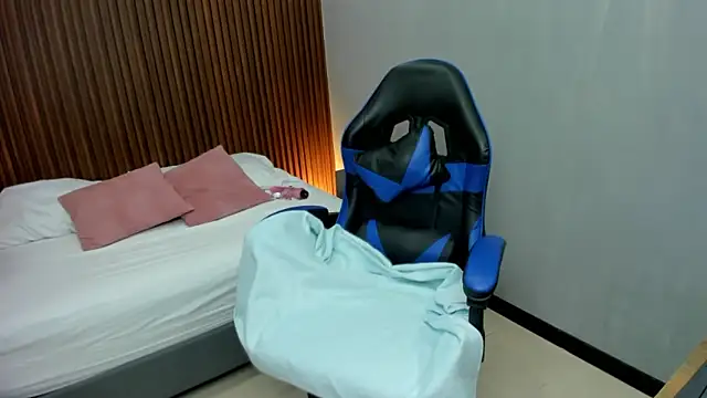 madison saenzz online show from February 18, 12:34 pm