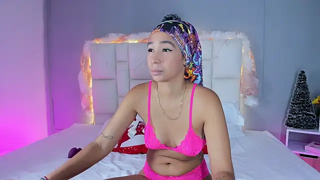 EmmaLawrence  online show from December 18, 4:35 pm