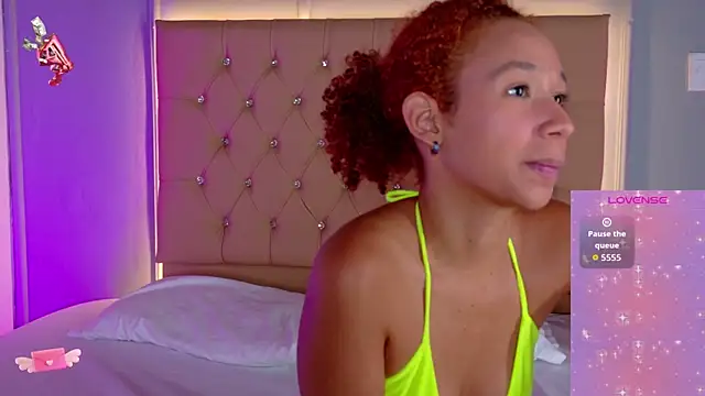 EmmaLawrence  online show from March 24, 9:03 am