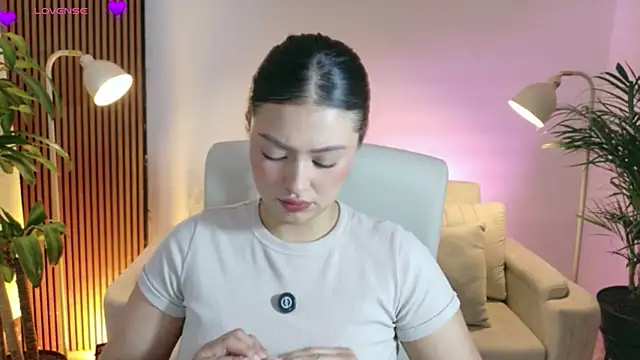 Snapshot of victoria___moon chatting on April 9, 1:49 pm victoria moon online show from April 9, 1:49 pm