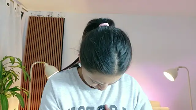 Snapshot of victoria___moon chatting on April 17, 4:10 pm victoria moon online show from April 17, 4:10 pm