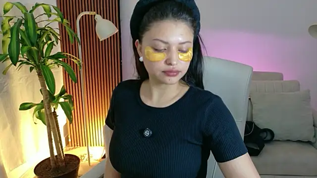 Snapshot of victoria___moon chatting on April 19, 3:22 pm victoria moon online show from April 19, 3:22 pm