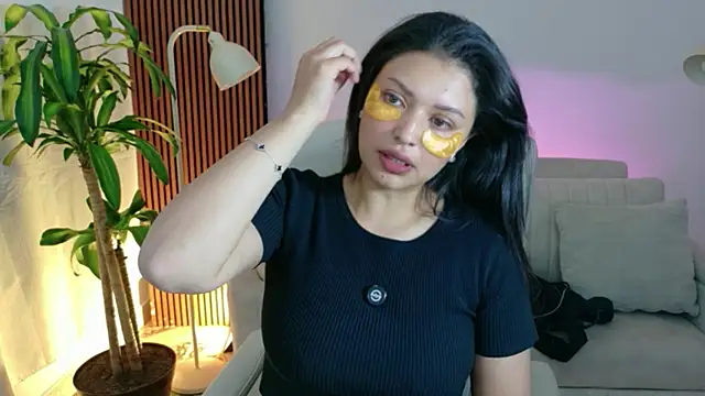 Snapshot of victoria___moon chatting on April 19, 6:10 pm victoria moon online show from April 19, 6:10 pm